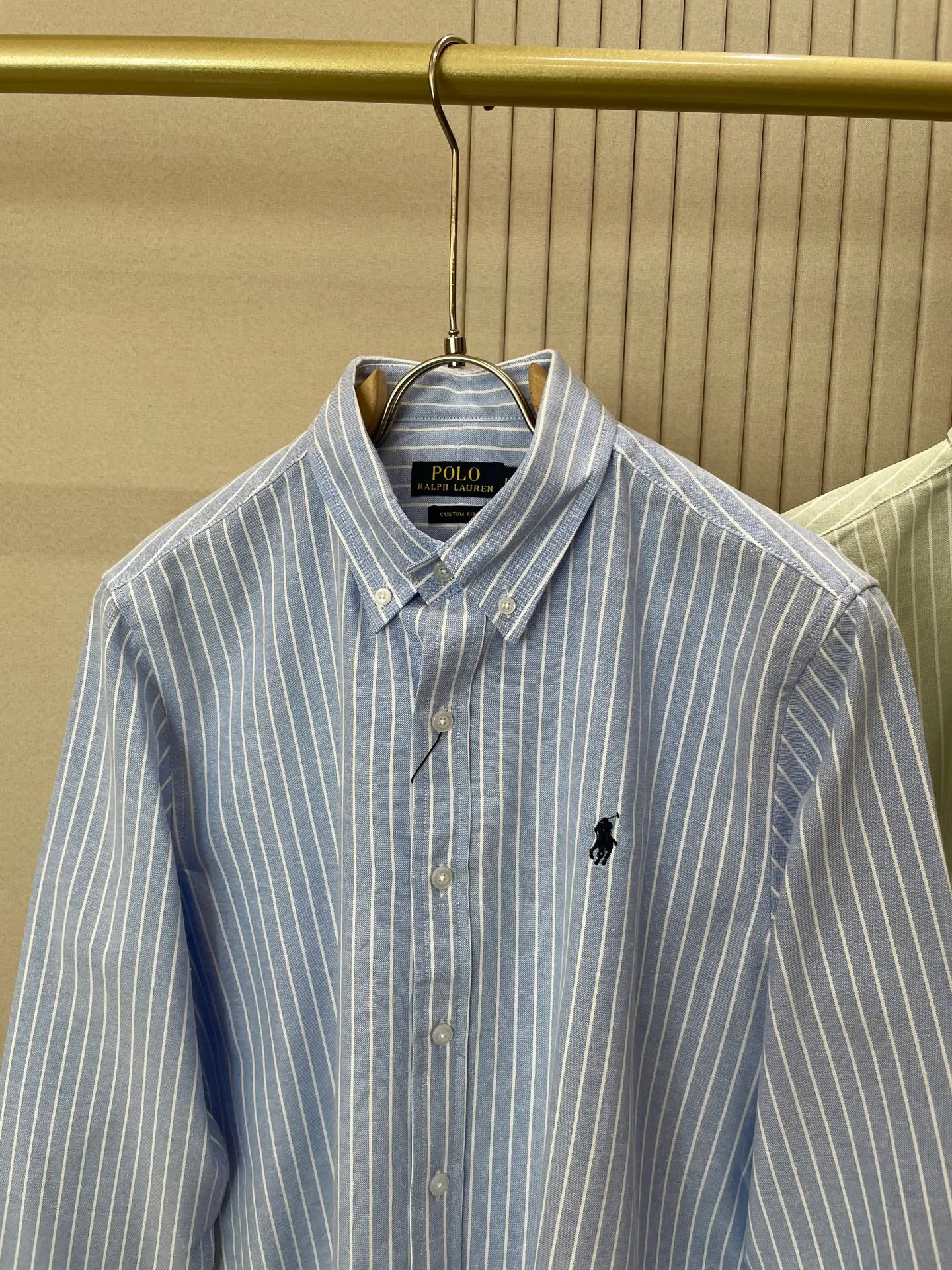 P220 🌸🌸🌸 POLO Ralph Lauren [High Quality] Classic shirt! The classic casual shirt made of pure cotton Oxford cloth has a unique design. It has a simple, clean and classic silhouette design. It is a versatile style that can be switched at will. The fabric feels soft and delicate, highly breathable, and is close to the skin and comfortable to wear. It can be worn alone as an inner layer. Its versatile performance is beyond your imagination! The upper body of the ready-to-wear is simple and classic yet elegant! Size:M-XXL